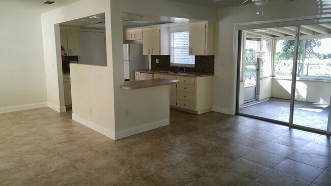Building Photo - LEASE TERM NEGOTIABLE 3 Bedroom, 2 Bath in...