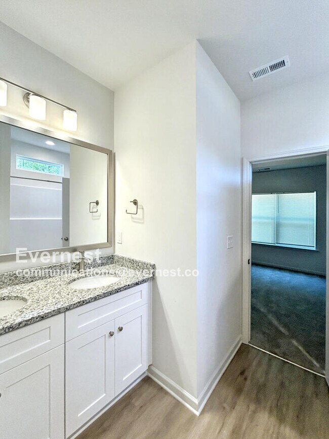 Building Photo - 3-Bedroom Home with Garage / Pet-Friendly ...