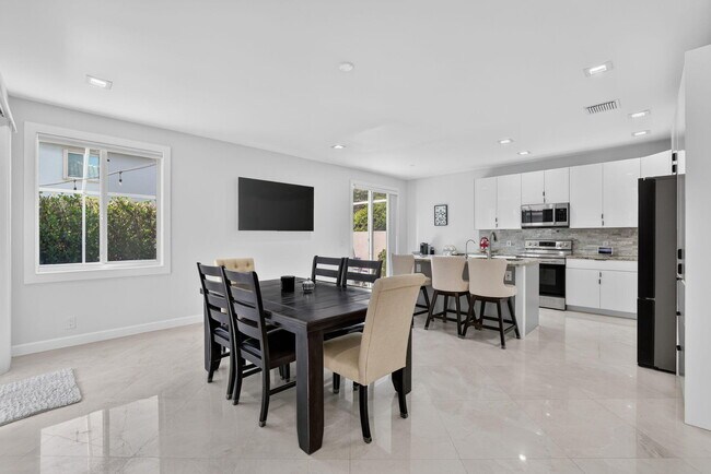 Foto del edificio - 5040 Heron Pl