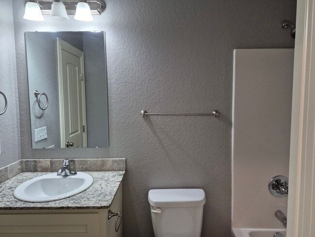 Building Photo - Call Heather about the move in special on this 3 bedroom Townhouse. 479-208-0305