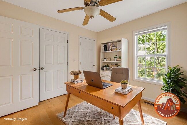 Building Photo - 3-Bedroom Home in West Asheville with Fenc...