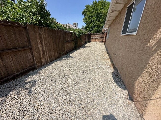 Building Photo - Duplex Property near the Mall