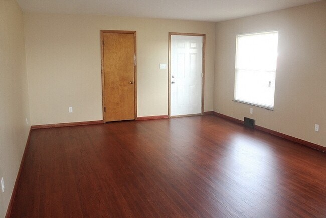 Building Photo - 3120 S Franklin Rd
