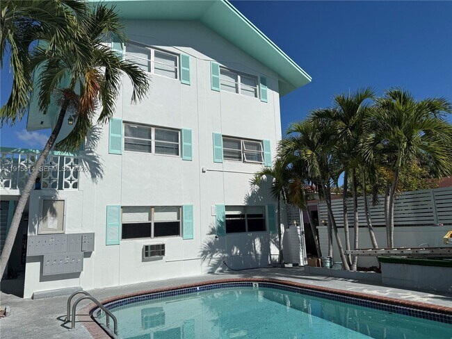 Foto del edificio - 421 NE 68th St