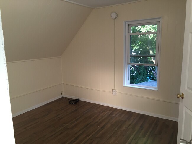 Building Photo - 162 S Main St