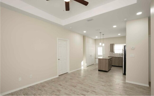 Foto del edificio - 4906 N Hiawatha Dr
