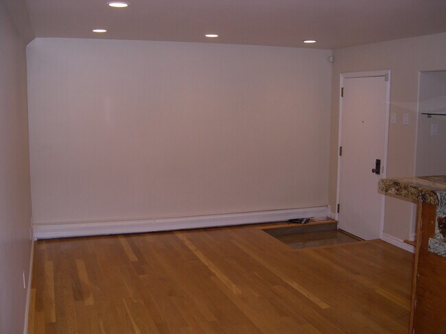 Entry - 810 Masson Ave