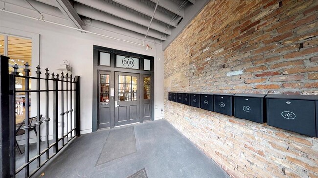 Building Photo - 360 Dauphin St