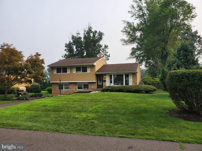 Building Photo - 4 Sanner Dr