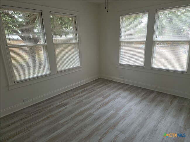 Building Photo - 1513 Ave B