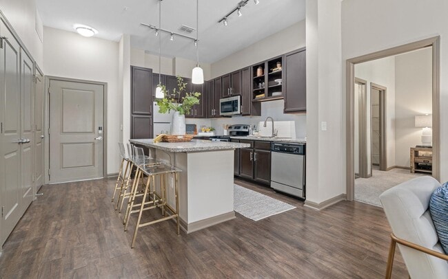 DSC09511 - Riverhouse Apartments