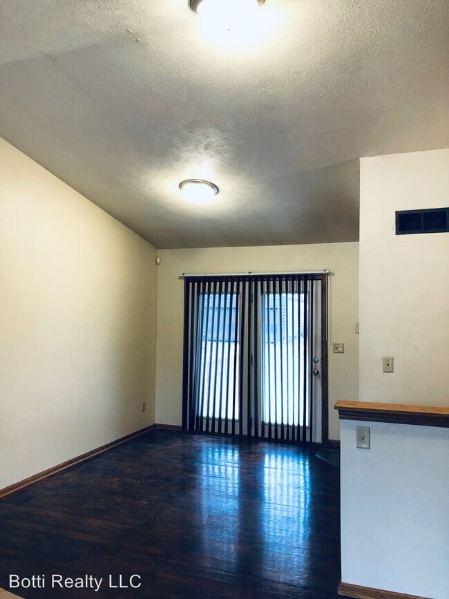 Foto del edificio - 3 br, 2 bath House - 220 S. Gardiner Ave