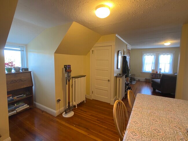 Building Photo - 8 Mendelssohn St