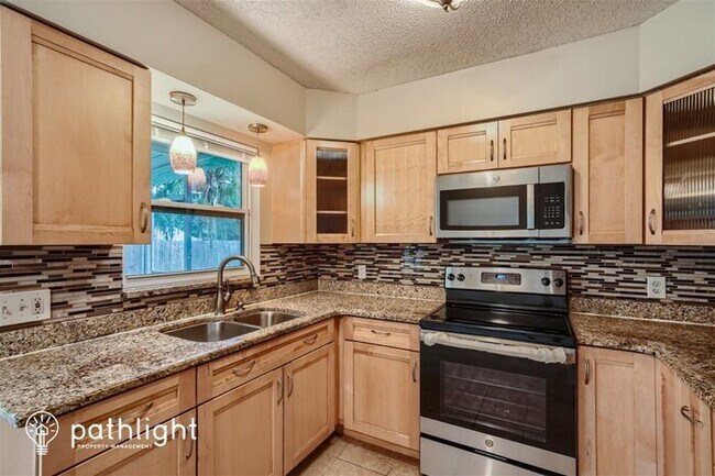Building Photo - 614 E Wheeler Road, Seffner, FL, 33584