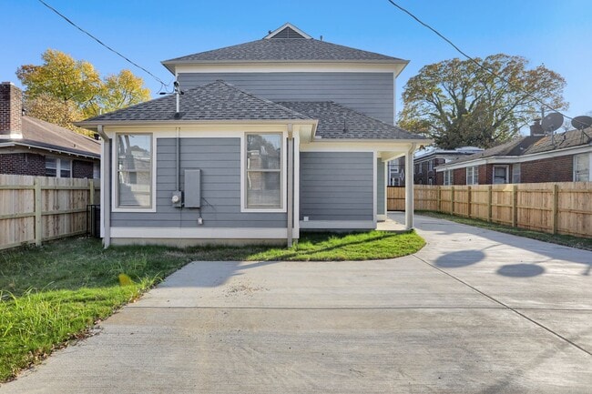Building Photo - 2374 Forrest Ave