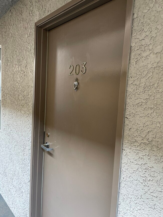 Foto del edificio - 1227 N Orange Dr