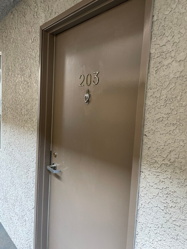 Building Photo - 1227 N Orange Dr
