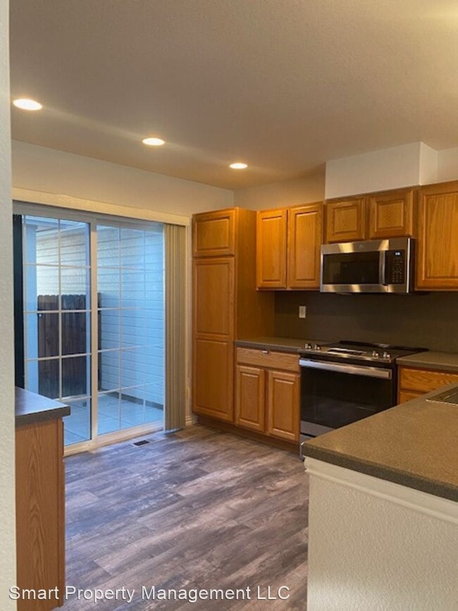 Building Photo - 3 br, 3.5 bath House - 688 South Yarrow St...