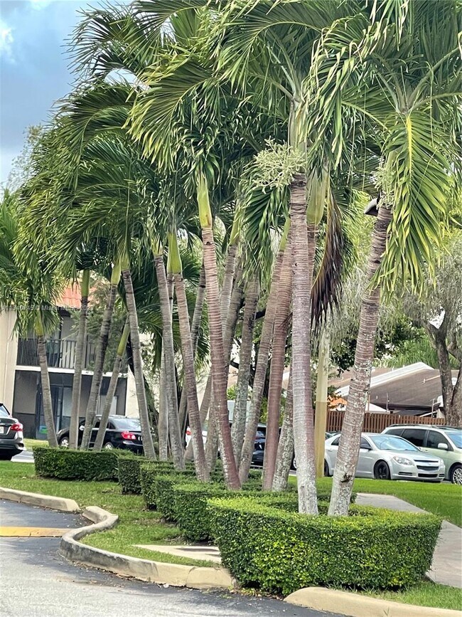 Building Photo - 9712 Hammocks Blvd