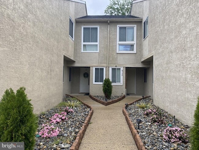 Building Photo - 65 Sandra Rd