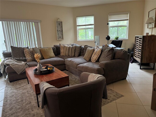 Foto del edificio - 8960 NW 97th Ave