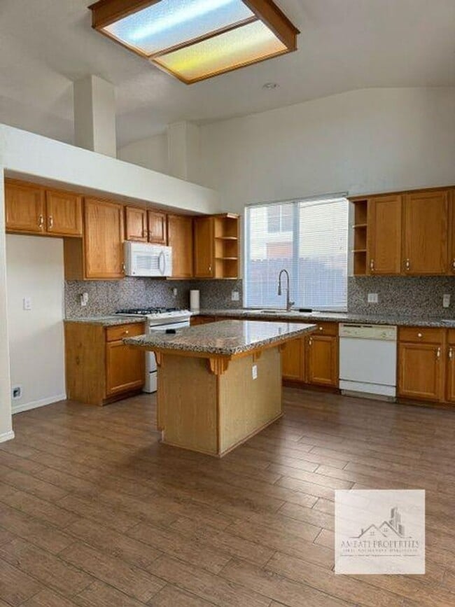 Building Photo - Lovely 3 Bedroom Northeast Fresno Home in ...