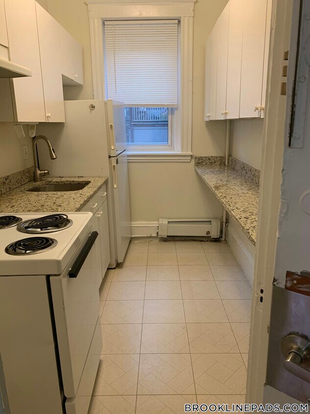 Foto principal - 208 Winthrop Rd