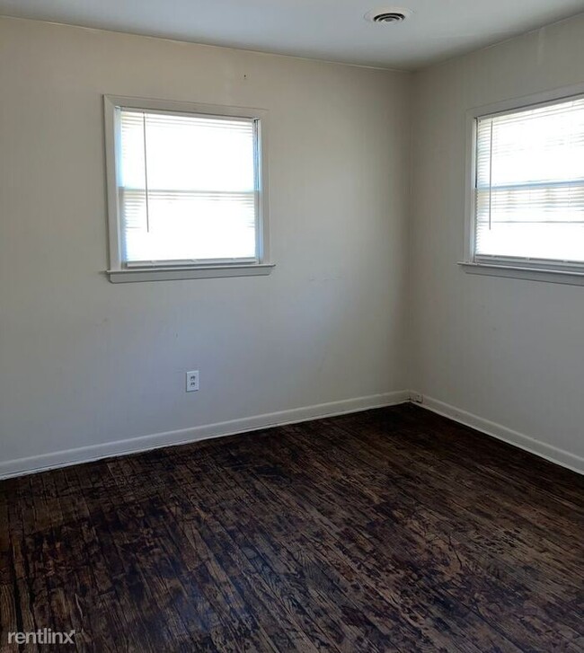 Foto del edificio - 2 br, 1 bath Townhome - 309 E. Jefferson S...