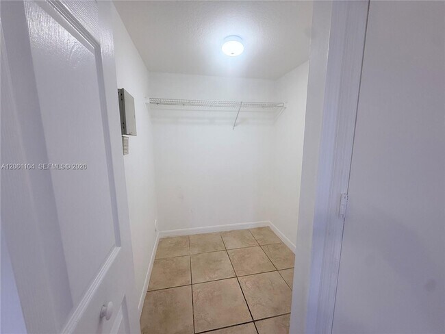 Foto del edificio - 995 NE 34th Ave