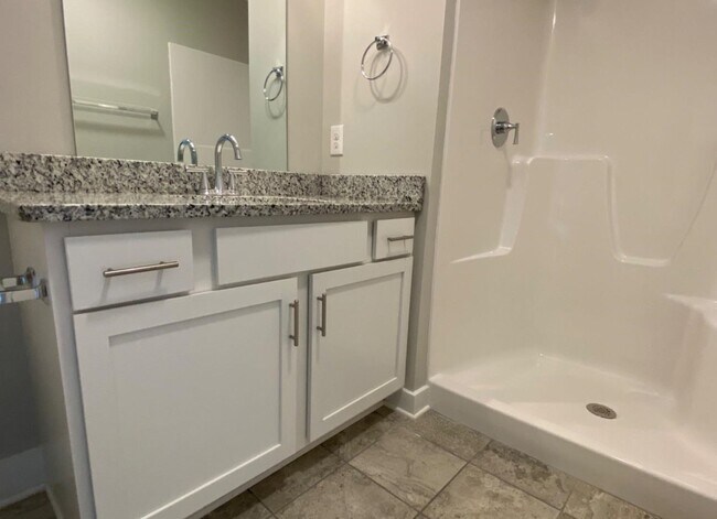 Building Photo - 2BR, 2.5BA TH in English Commons