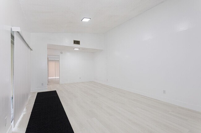 Foto del edificio - 202 Sparrow Dr