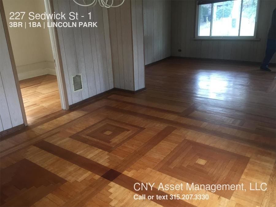 Primary Photo - 227 Sedgwick St
