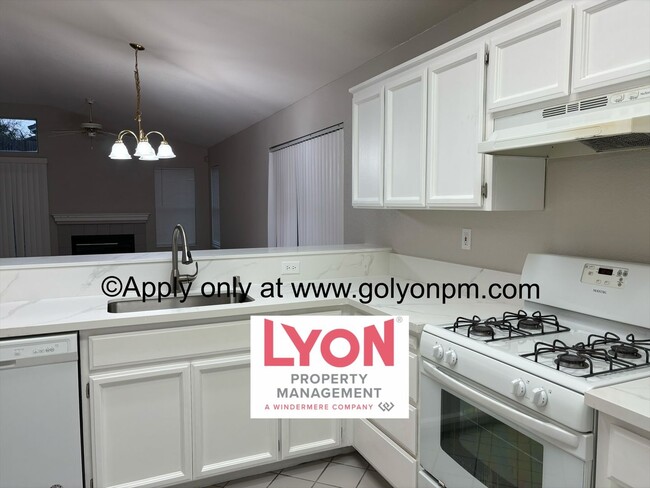 Building Photo - Stunning Home in convenient Elk Grove loca...