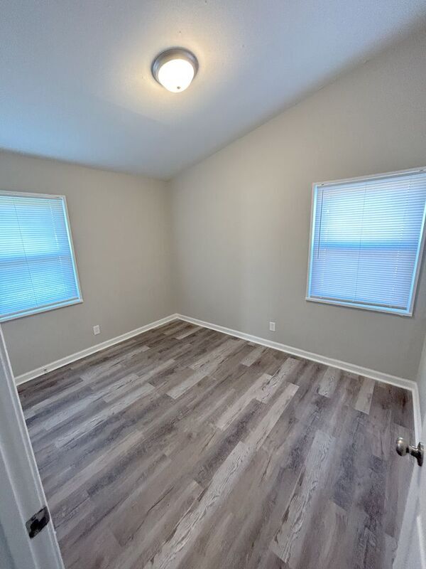 Foto del edificio - 1217 Rayfield Dr