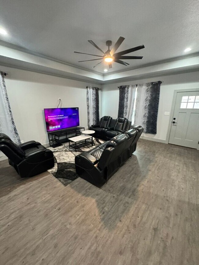 Building Photo - 6608 Prickly Pear Wy