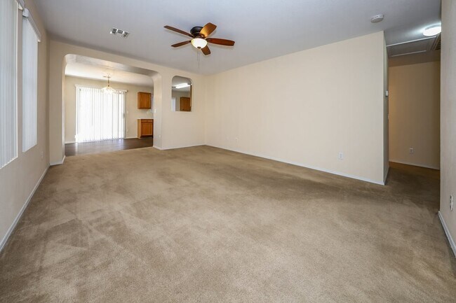 Foto del edificio - 8761 E Green Branch Ln