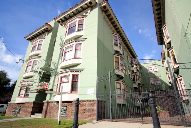Building Photo - 536 41st St
