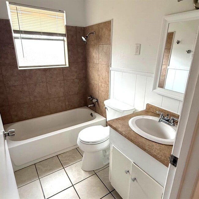 Building Photo - 2715 St Edwards Cir