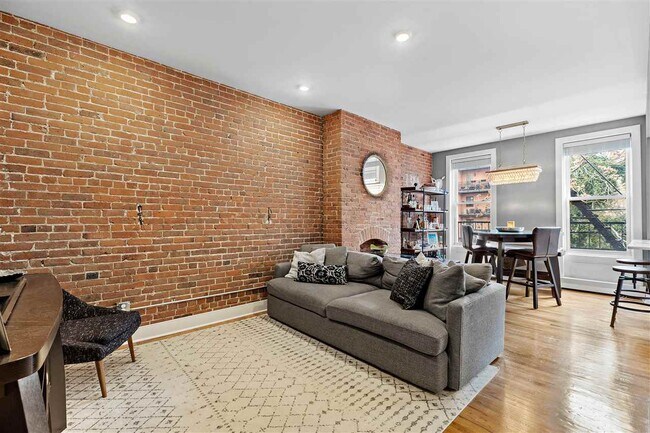 Building Photo - 1010 Willow Ave