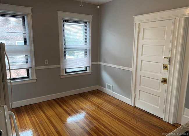 Building Photo - 402 Prospect Ave