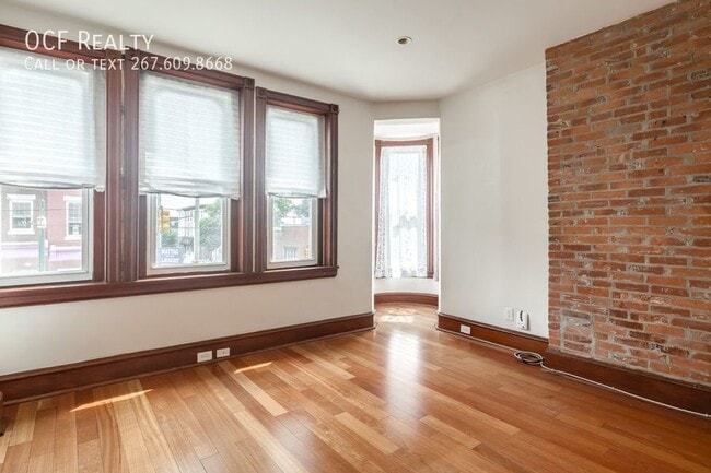 Building Photo - 2739 W Girard Ave
