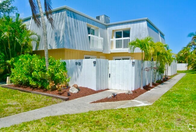 Building Photo - 141 E Riverside Dr