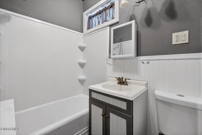 Building Photo - 415 Broadway