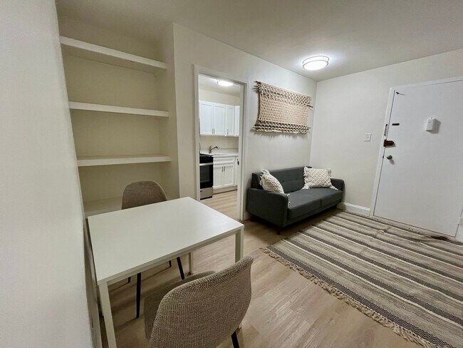 Foto del edificio - 2401 H St NW