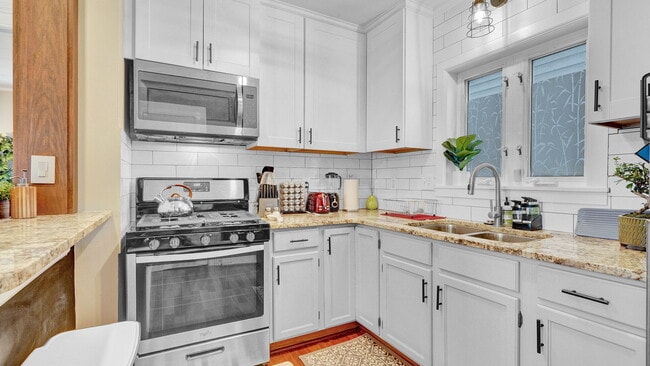 Kitchen with appliances - 15 Averill Ave