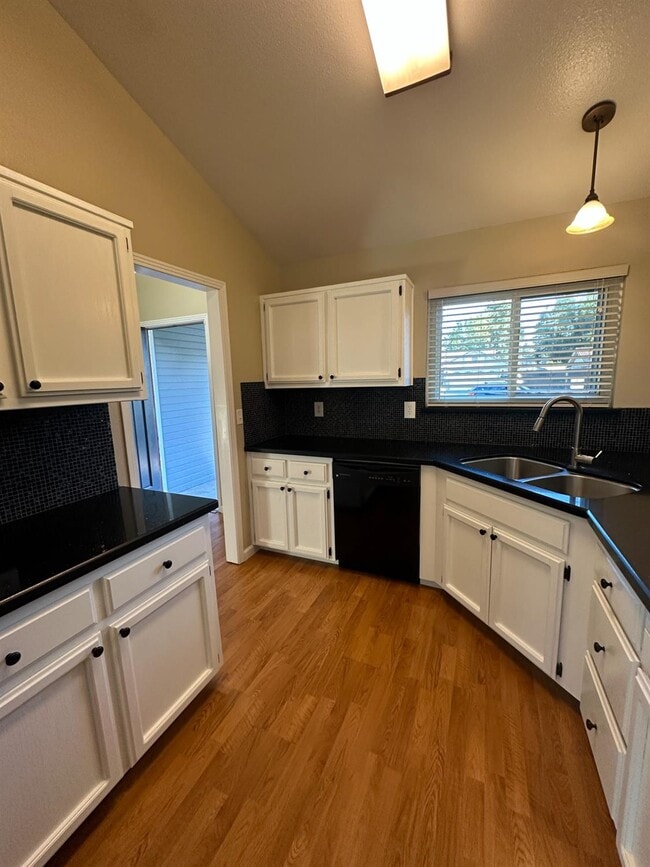 Building Photo - 2371 Sample Ave