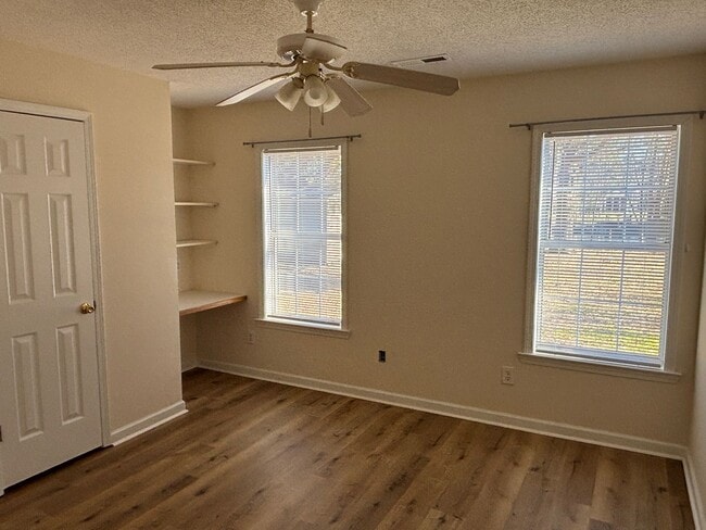 Building Photo - Beautiful 3 bedroom 2 bath house in Castlewood