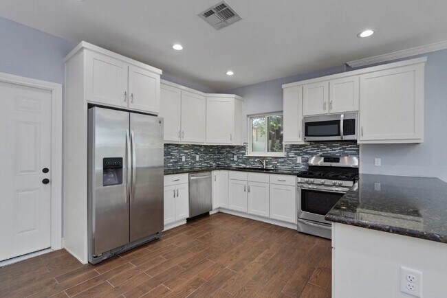 Building Photo - 2601 Audubon Pl