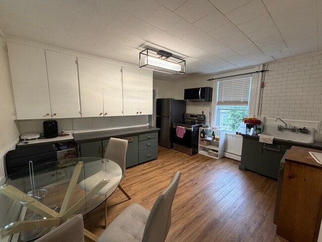 Building Photo - Apartment for Rent