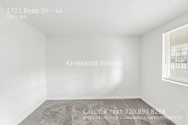 Building Photo - Charming Garden-Level Condo in Prime Location